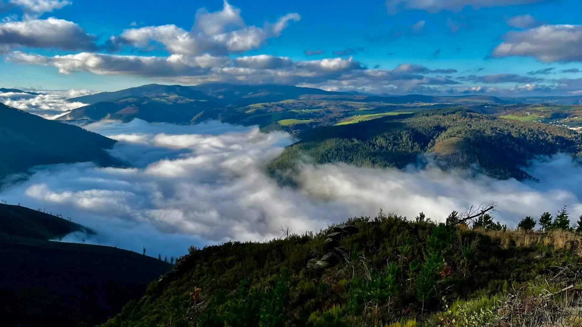 Nubes en los valles del Camino Primitivo